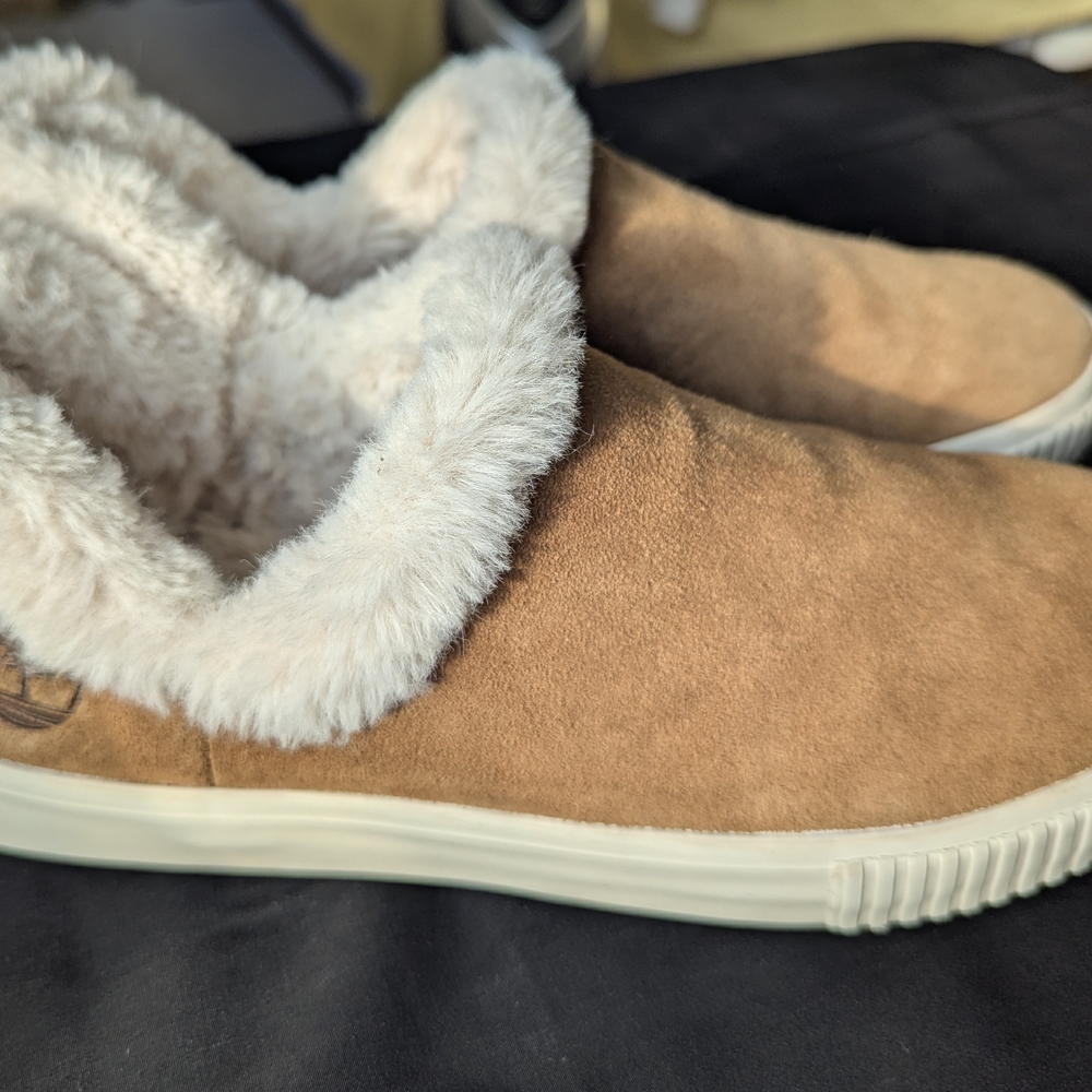 Timberland Skyla Bay Suede + Faux Fur Slip-on Sneakers Taupe/Tan Sz 9 GREAT Cond